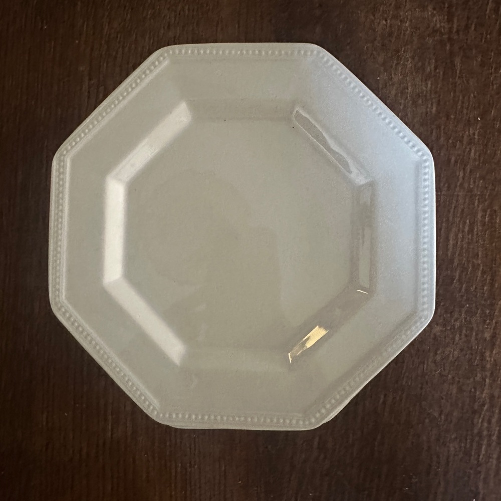 Johnson Bros. - Heritage pattern - 6 bread and butter plates